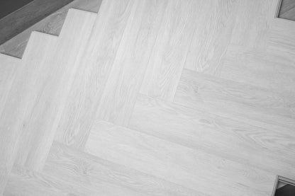E 01 – GREY HERRINGBONE