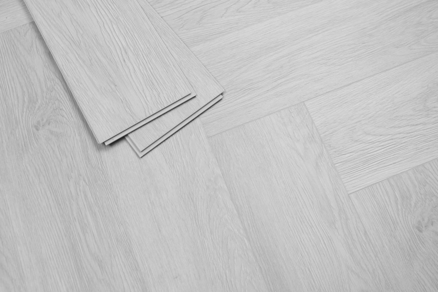 E 01 – GREY HERRINGBONE